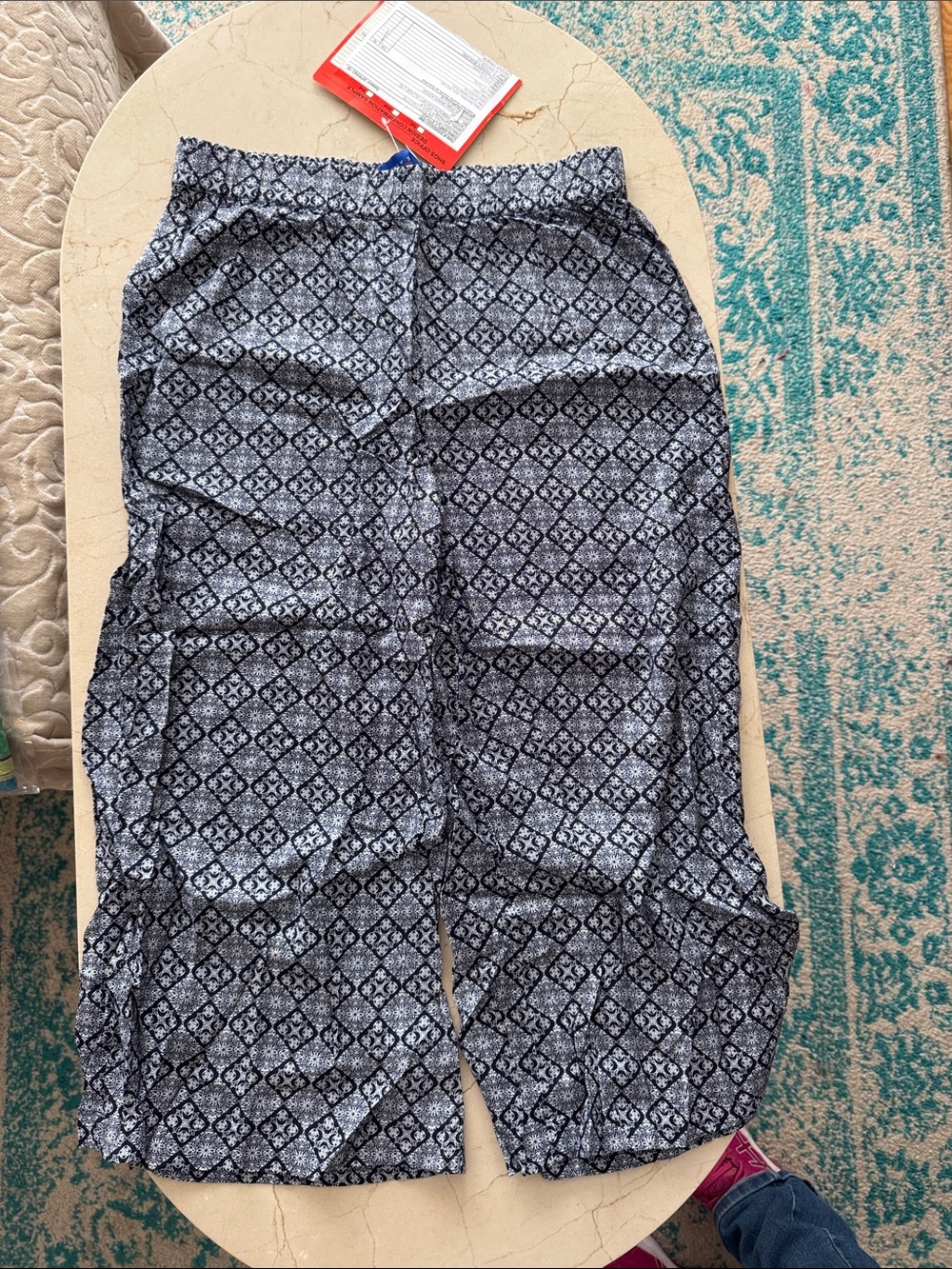 NWT Simply Styled Navy & White Geometric Patterned Pull-On Capris - Medium